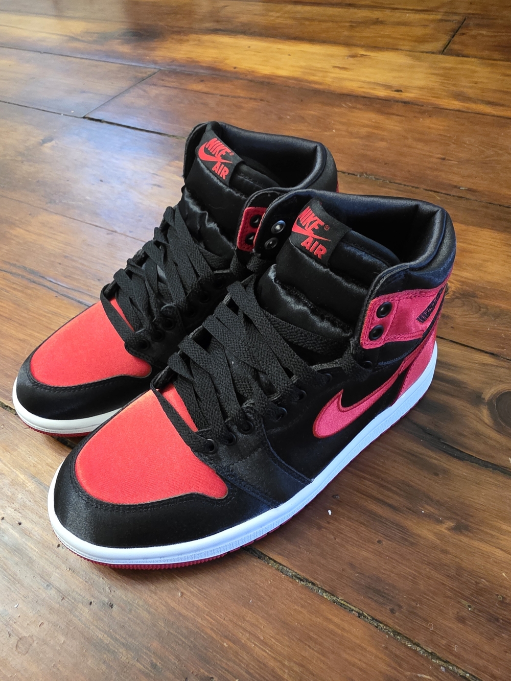 WMNS Air Jordan 1 Retro High OG Satin Bred Black Red Size 6.5W NEW